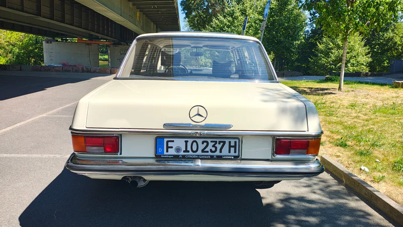 1974 Mercedes-Benz W114 pullmann in Frankfurt 6
