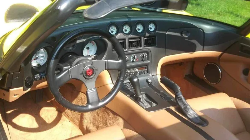 1995 Dodge Viper in Pescara 2