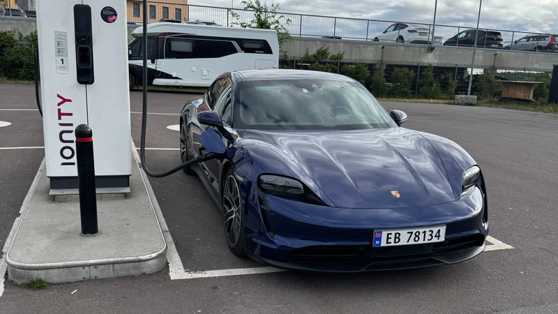 2021 Porsche Taycan 4s Perfomance Plus in Skoppum 3