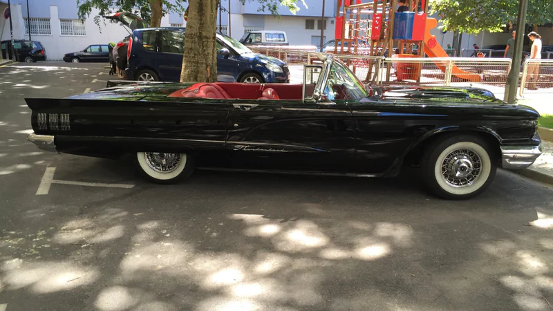 1960 Ford Thunderbird in Lisboa 7