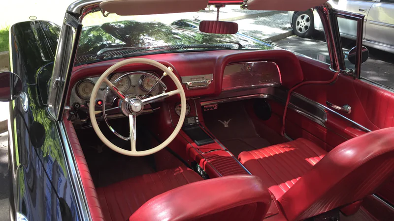 1960 Ford Thunderbird in Lisboa 8