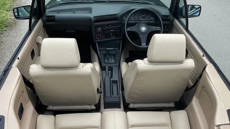 1991 BMW 320i Convertible in Reigate 5
