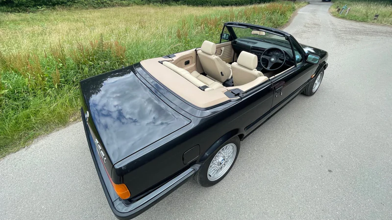 1991 BMW 320i Convertible  in Reigate 10