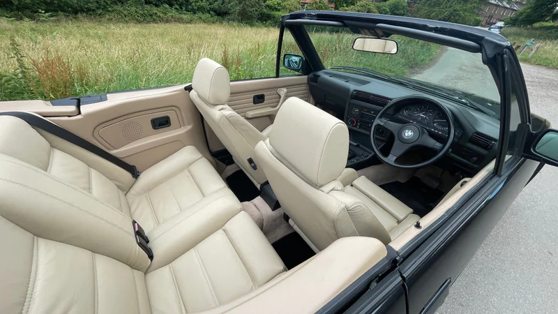 1991 BMW 320i Convertible  in Reigate 8