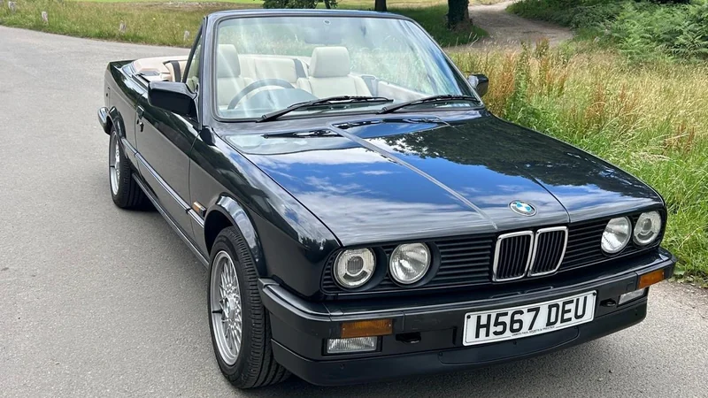 1991 BMW 320i Convertible in Reigate 3
