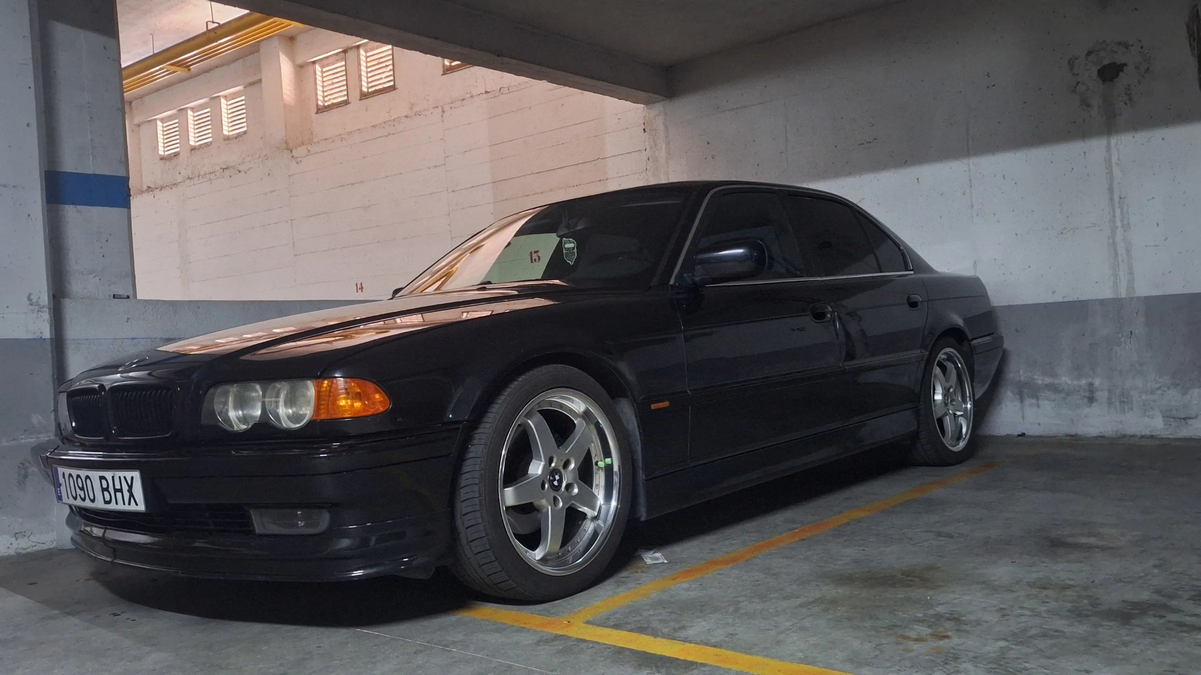 2001 BMW 728i 