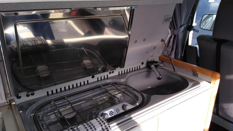 1995 Volkswagen T4 in Rotterdam 18