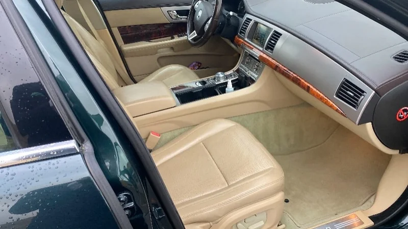 2010 Jaguar XF in Køge 3