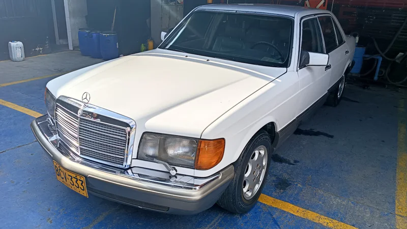 1990 Mercedes-Benz 560 in Bogotá 7