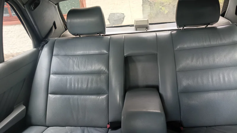 1990 Mercedes-Benz 560 in Bogotá 6