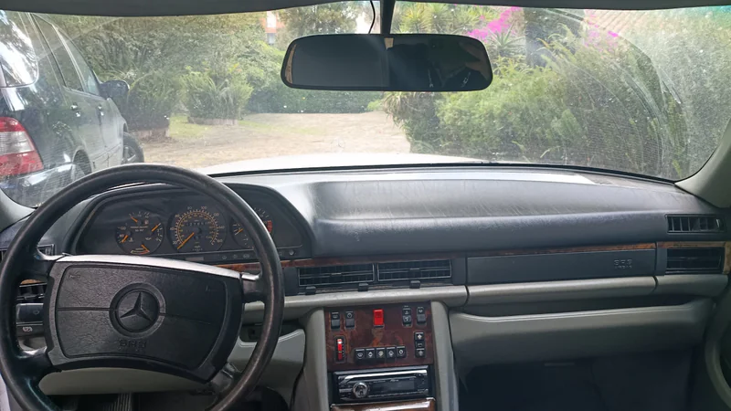 1990 Mercedes-Benz 560 in Bogotá 5