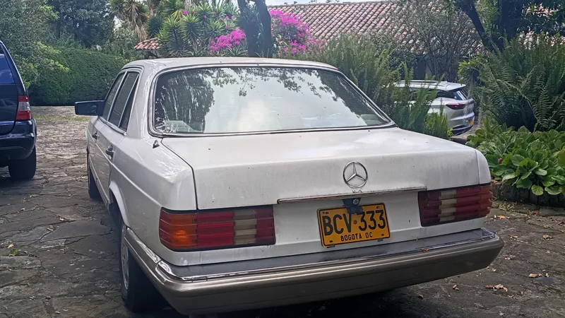 1990 Mercedes-Benz 560 in Bogotá 4