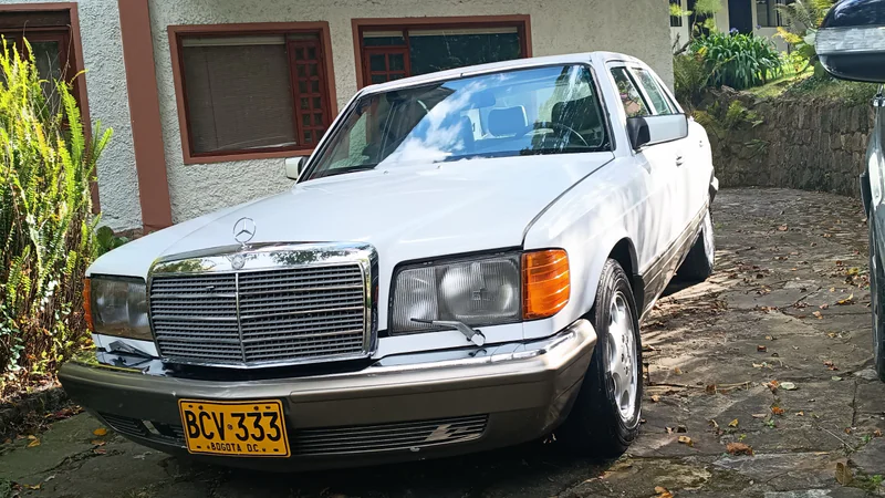 1990 Mercedes-Benz 560 in Bogotá 9