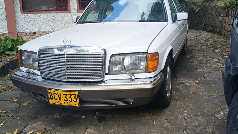 1990 Mercedes-Benz 560 in Bogotá 3