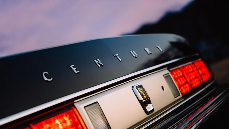 2013 Toyota Century in Crowborough 8