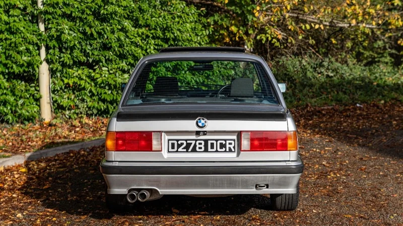 1986 BMW 325i Sport in Harrow 3