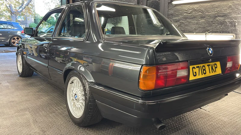 1990 BMW e30 318is in London 3