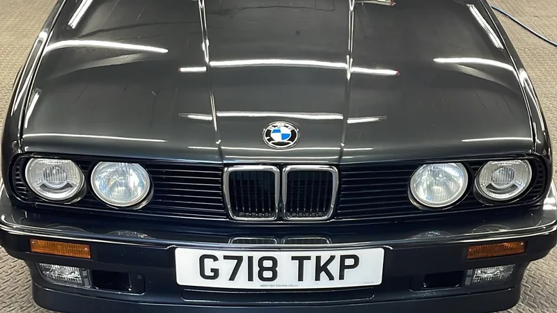 1990 BMW e30 318is in London 2
