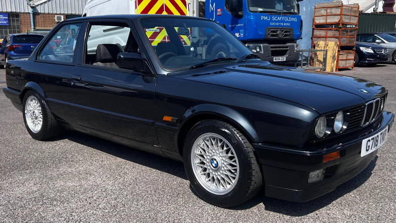 1990 BMW e30 318is in London 5