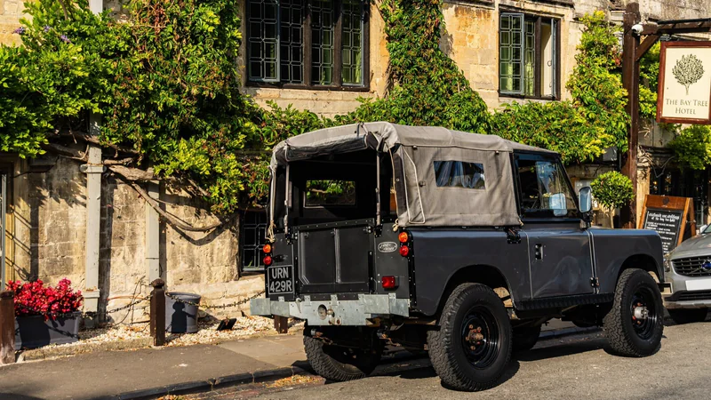 1976 Land Rover Series 3 88 in Wembley 5