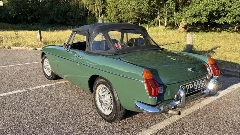 1971 MG B Roadster in London 7