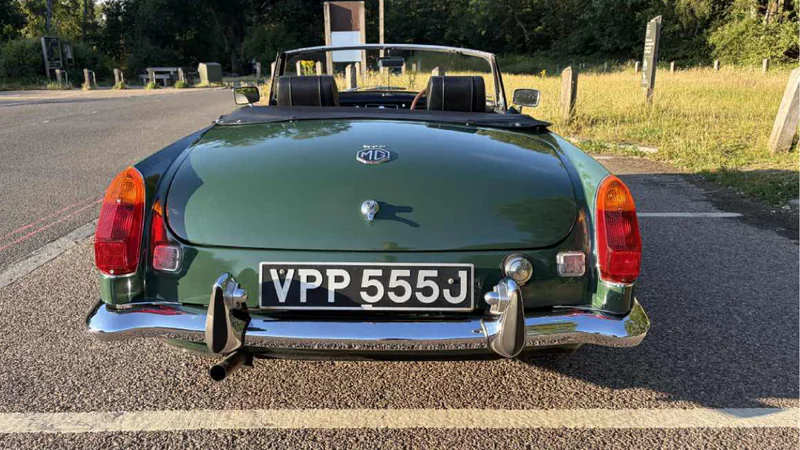 1971 MG B Roadster in London 3