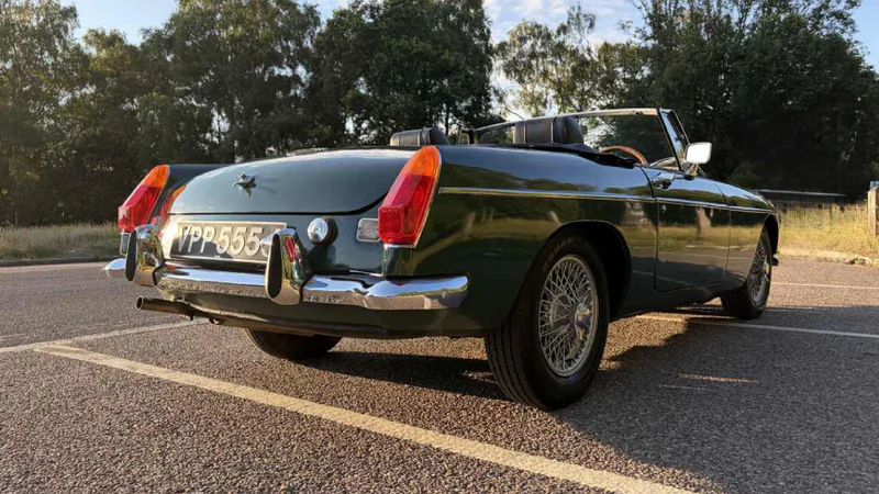 1971 MG B Roadster in London 8