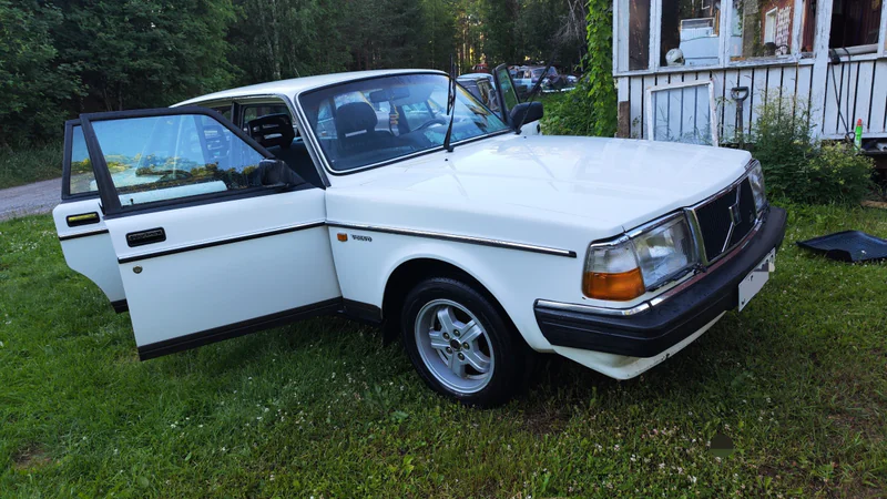 1988 Volvo 244 in Holmsveden 2