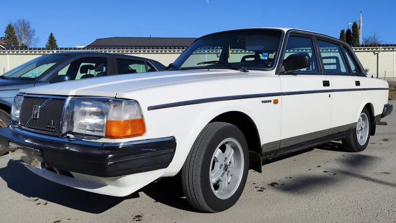 1988 Volvo 244 in Holmsveden 3