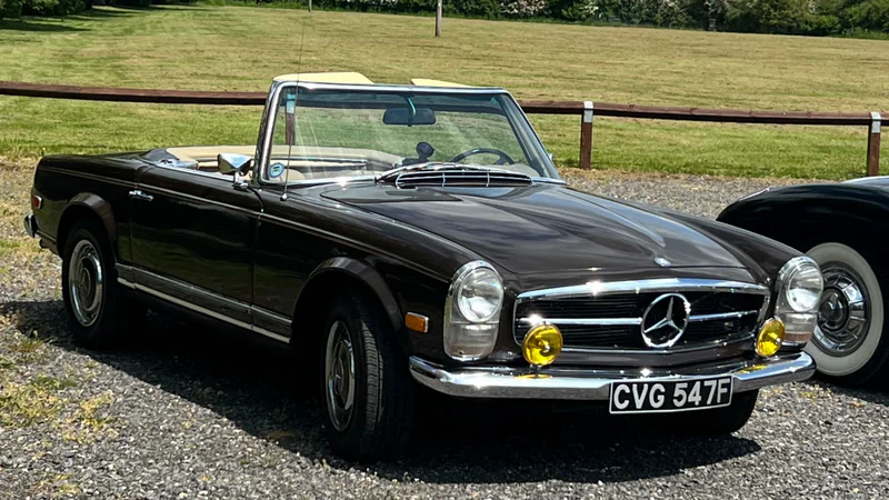1968 Mercedes-Benz 280SL in London 3