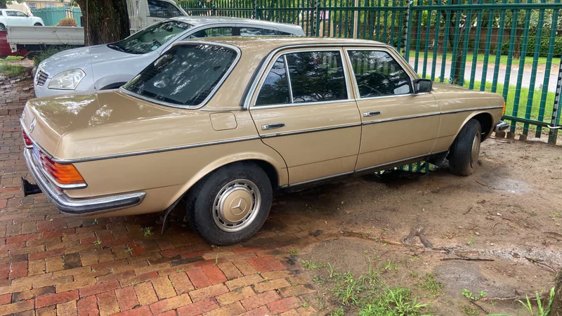1983 Mercedes-Benz W123 in Randburg 11