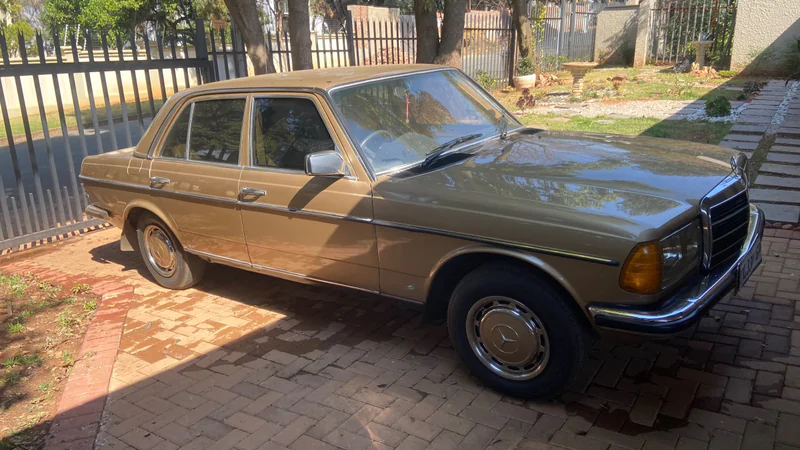 1983 Mercedes-Benz W123 in Randburg 2