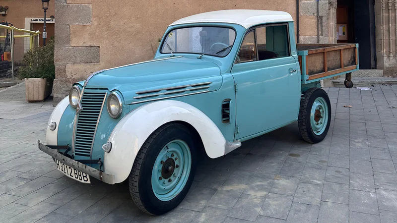 1957 Renault Juvaquatre R2101 in Vilassar de Mar 14