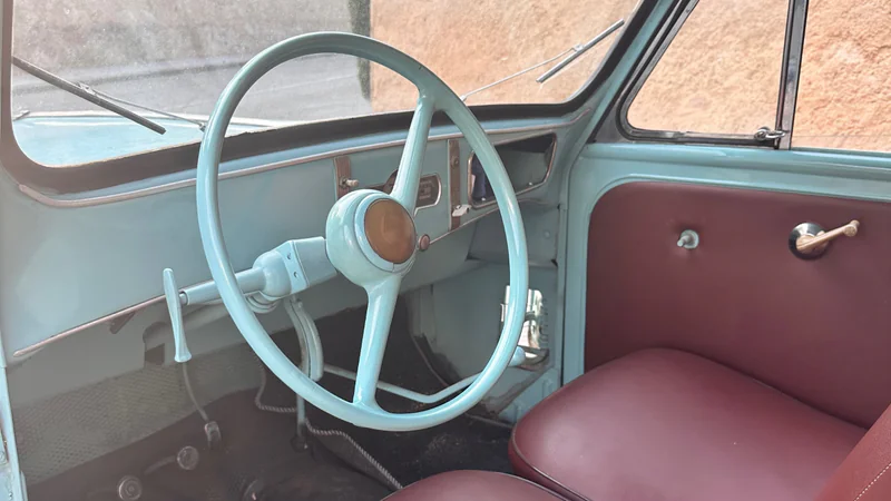 1957 Renault Juvaquatre R2101 in Vilassar de Mar 10