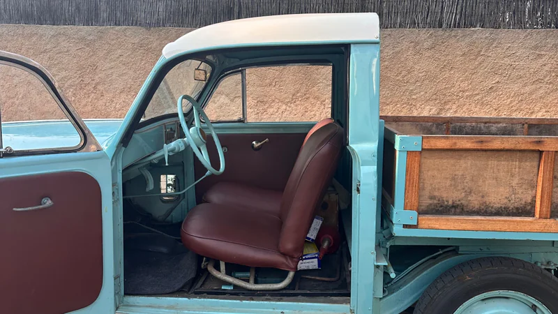 1957 Renault Juvaquatre R2101 in Vilassar de Mar 12