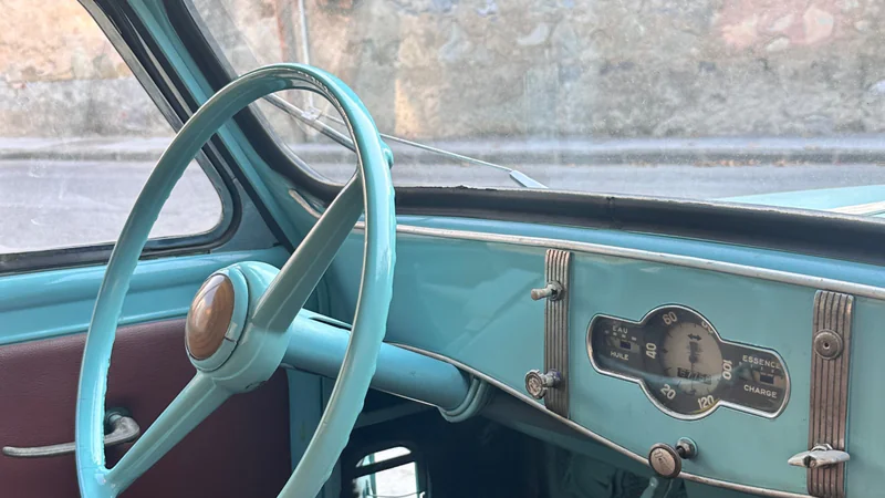 1957 Renault Juvaquatre R2101 in Vilassar de Mar 7