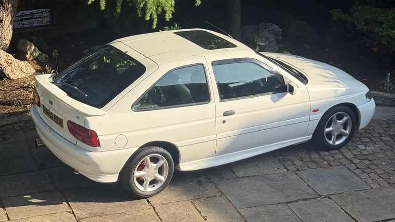1998 Ford Escort in London 4