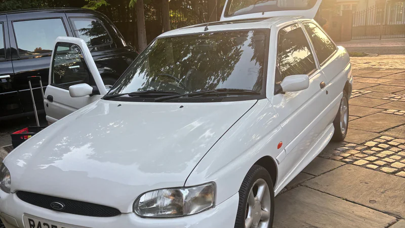 1998 Ford Escort in London 5