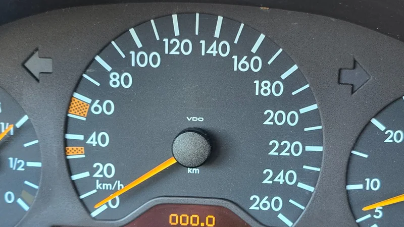 1997 Mercedes-Benz 300 E in Lisboa 3