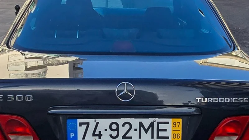 1997 Mercedes-Benz 300 E in Lisboa 4