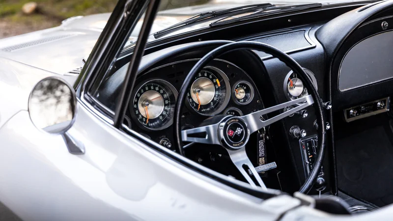 1963 Chevrolet Corvette C2 in Nice 8