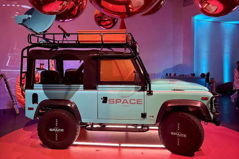 1997 Land Rover Defender 90 Base 32