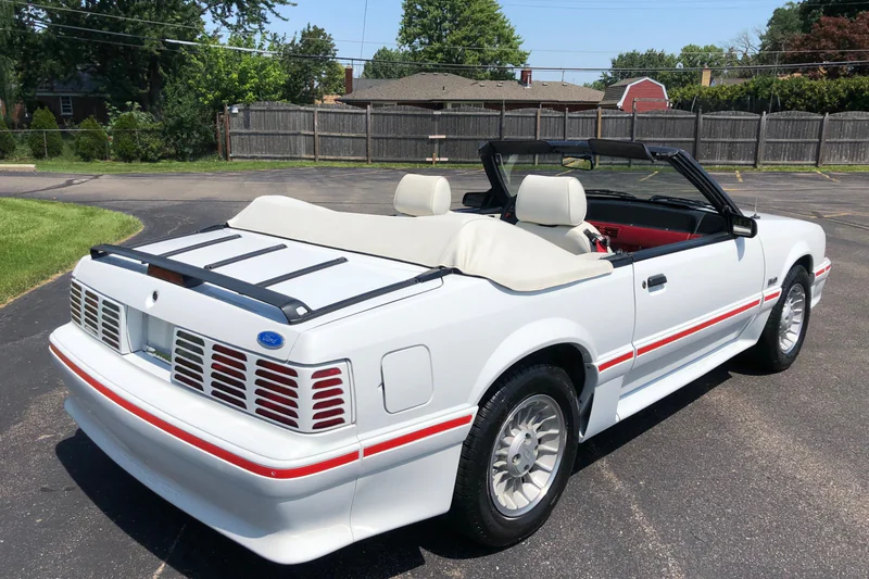 1987 Ford Mustang 5.0 GT 2