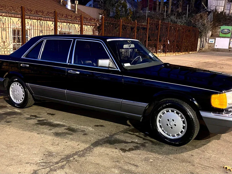 1991 Mercedes-Benz 560SEL Base 12