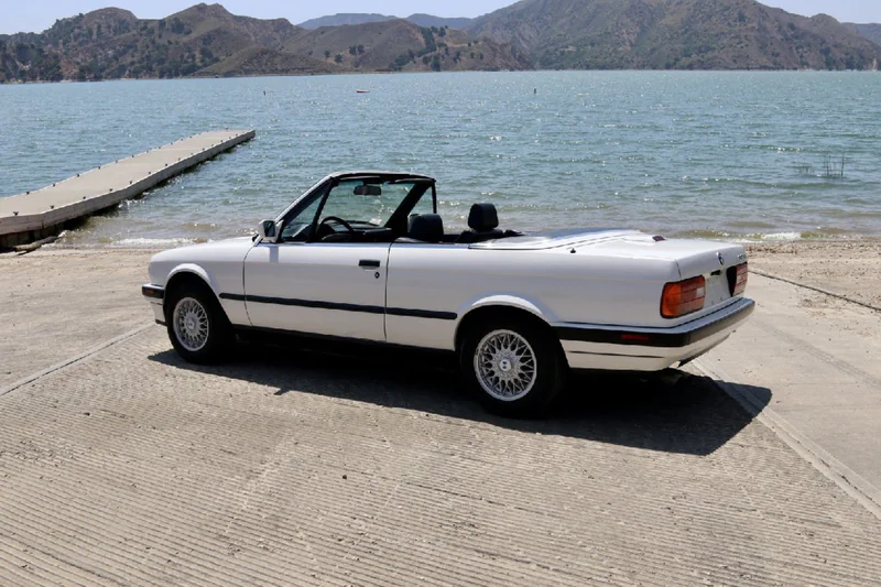 1991 BMW 325i Base 9