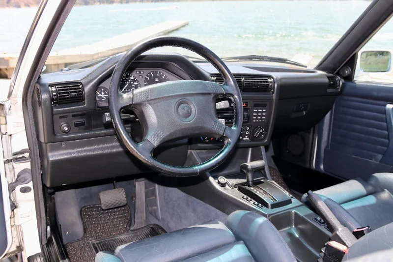 1991 BMW 325i Base 11