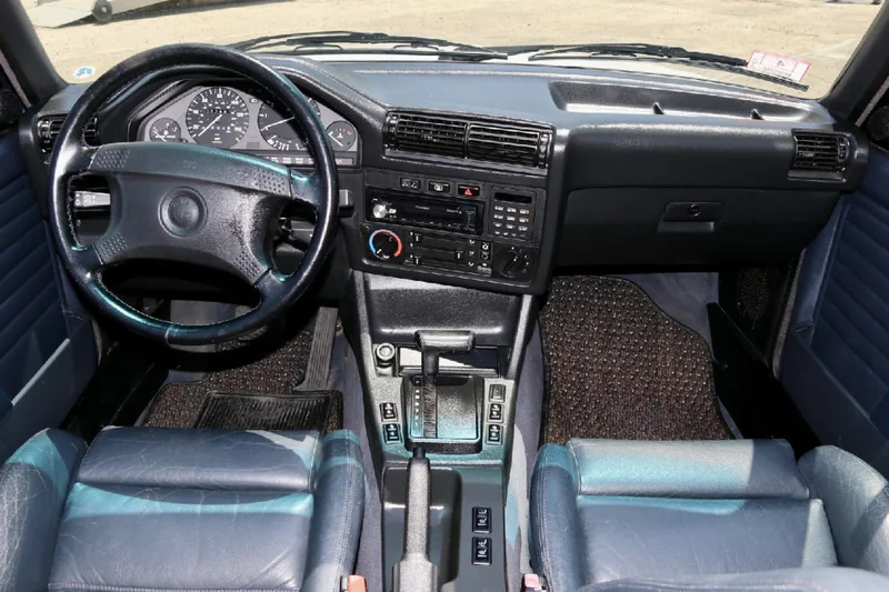 1991 BMW 325i Base 13