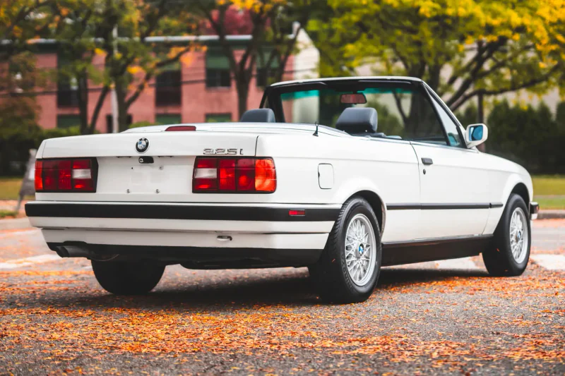 1991 BMW 325i Base 2