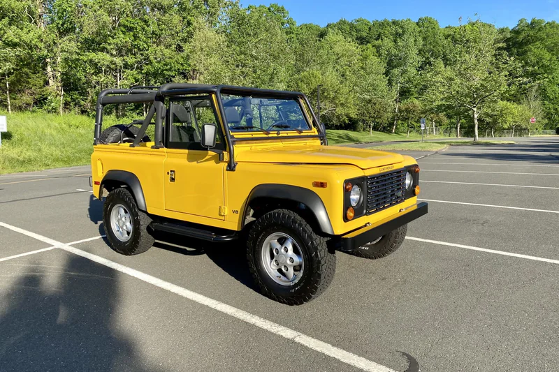 1995 Land Rover Defender 90 (Truck) Base 2