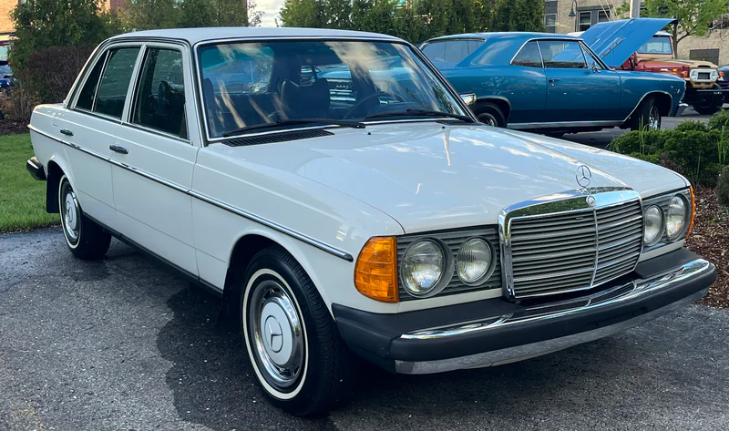 1979 Mercedes-Benz 240D Base 4